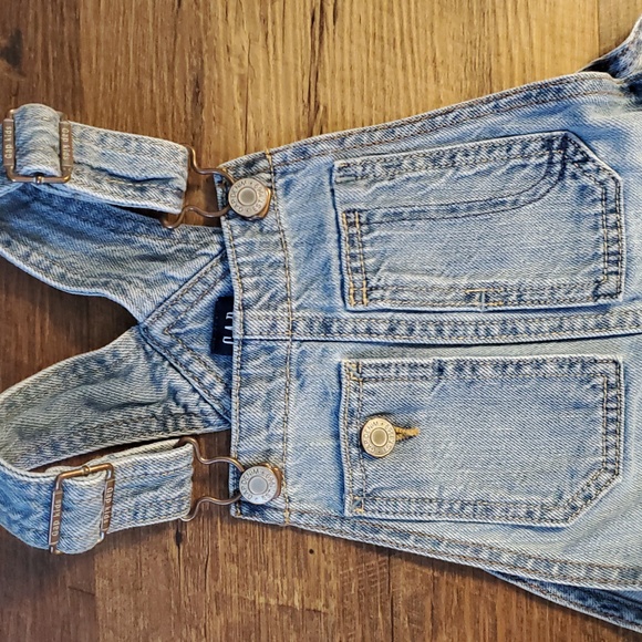 4 for $20 Gap Kids Shortalls size small (6-7) - Picture 2 of 4